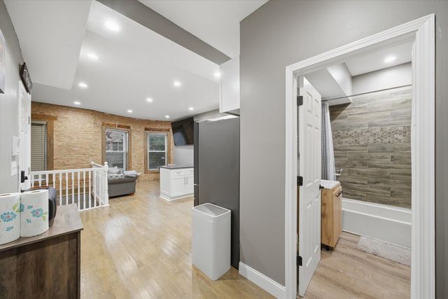 231 E 59th Street 1, Chicago, IL 60637