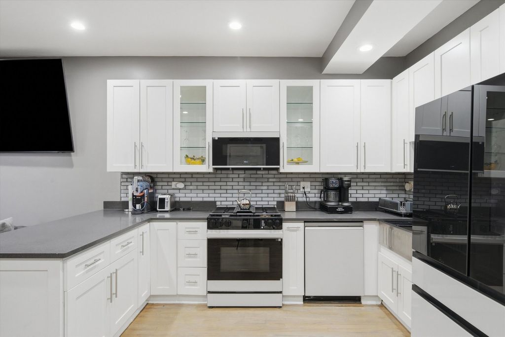 231 E 59th Street 1, Chicago, IL 60637 — photo 4