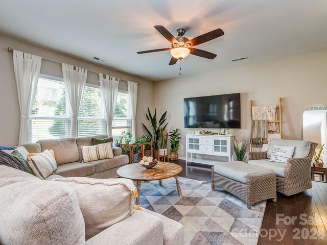 3831 Park South Station Boulevard, Charlotte, NC 28210