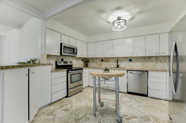 1004 Biscayne CV SW, Lakeway, TX 78734