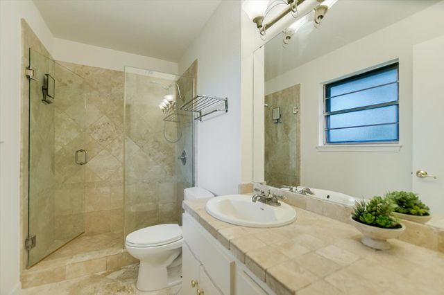 1004 Biscayne CV SW, Lakeway, TX 78734