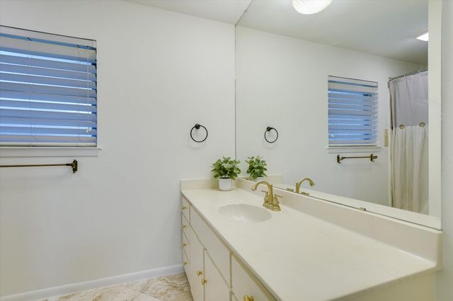 1004 Biscayne CV SW, Lakeway, TX 78734
