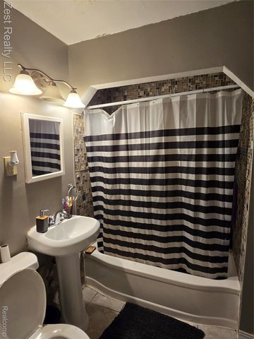 21433 Bethlawn Boulevard, Royal Oak Charter Township, MI 48220