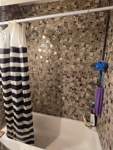 21433 Bethlawn Boulevard, Royal Oak Charter Township, MI 48220