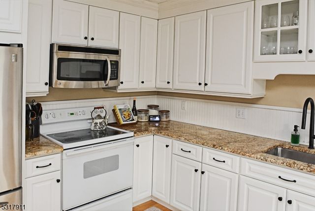 42 Melrose Dr, Chester Twp., NJ 07930