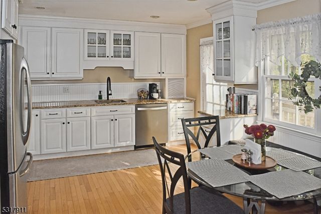 42 Melrose Dr, Chester Twp., NJ 07930