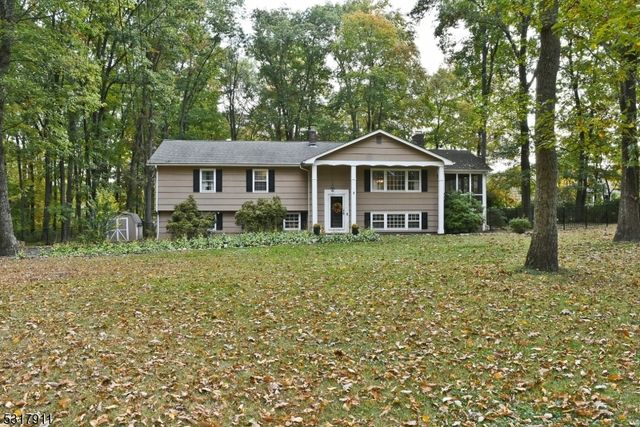 42 Melrose Dr, Chester Twp., NJ 07930