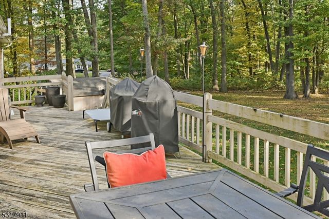 42 Melrose Dr, Chester Twp., NJ 07930