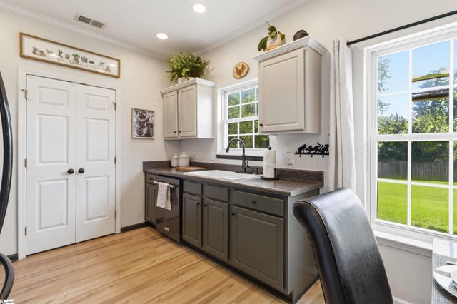 226 Glen Crest Drive, Moore, SC 29369