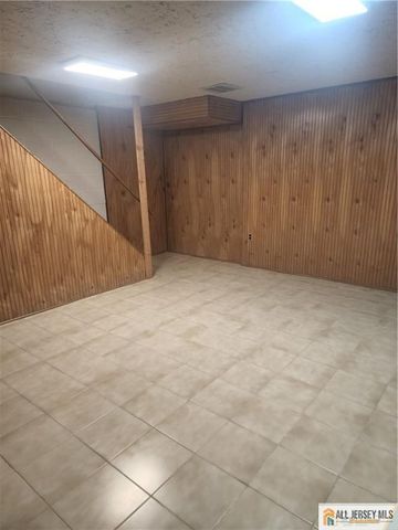 28 Piccadilly Circus 528, Sayreville, NJ 08872