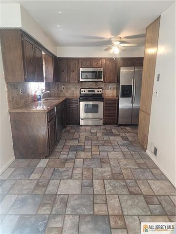 28 Piccadilly Circus 528, Sayreville, NJ 08872