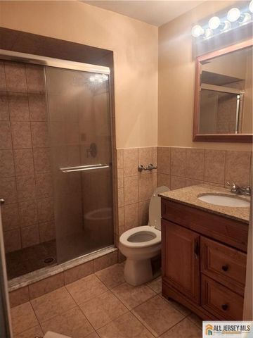 28 Piccadilly Circus 528, Sayreville, NJ 08872