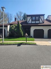 28 Piccadilly Circus 528, Sayreville, NJ 08872