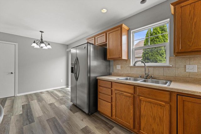 1246 Lombardi WAY, Waukesha, WI 53186
