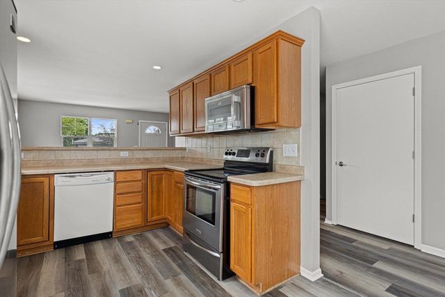 1246 Lombardi WAY, Waukesha, WI 53186