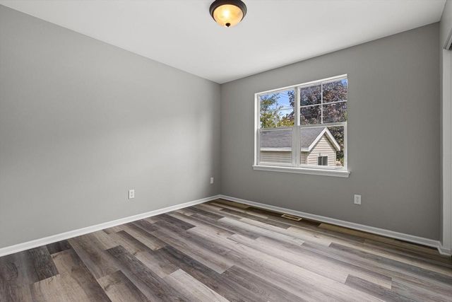 1246 Lombardi WAY, Waukesha, WI 53186
