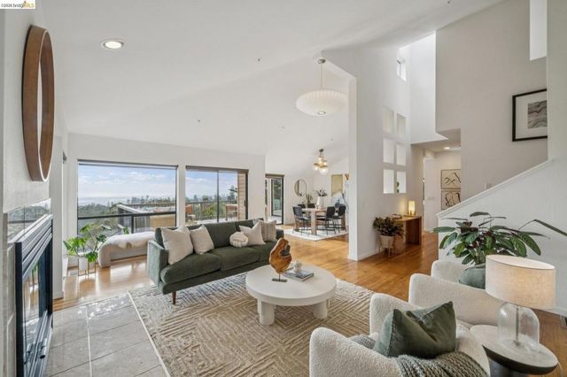 6051 6051 Westover Dr, Oakland, CA 94611