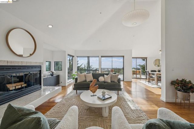 6051 6051 Westover Dr, Oakland, CA 94611