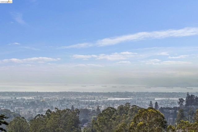 6051 6051 Westover Dr, Oakland, CA 94611