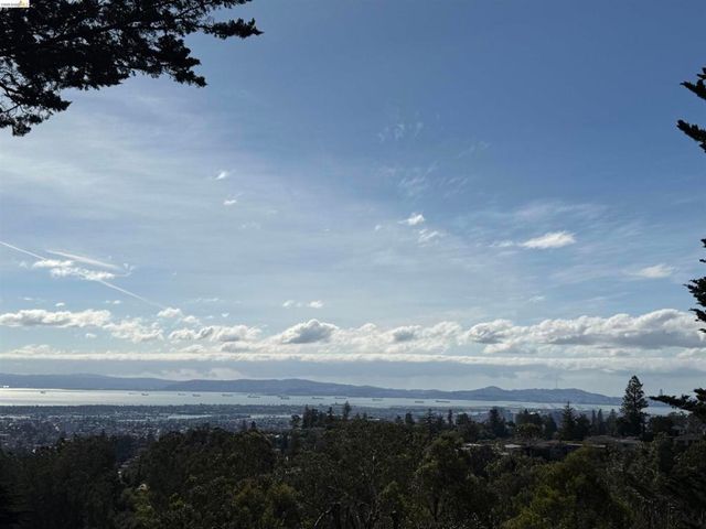 6051 6051 Westover Dr, Oakland, CA 94611