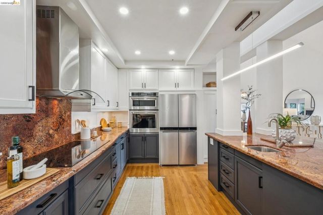 6051 6051 Westover Dr, Oakland, CA 94611