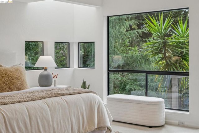 6051 6051 Westover Dr, Oakland, CA 94611