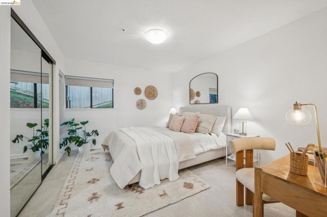 6051 6051 Westover Dr, Oakland, CA 94611