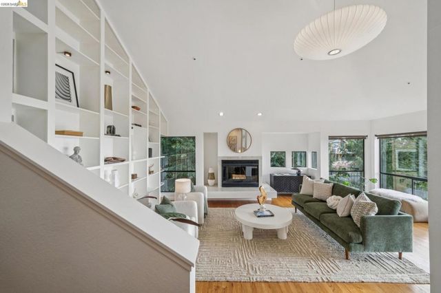 6051 6051 Westover Dr, Oakland, CA 94611