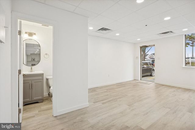 100 RED LION RD, Philadelphia, PA 19115