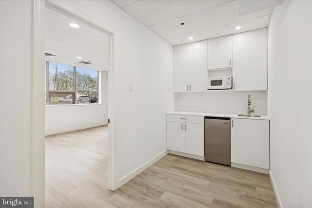 100 RED LION RD, Philadelphia, PA 19115