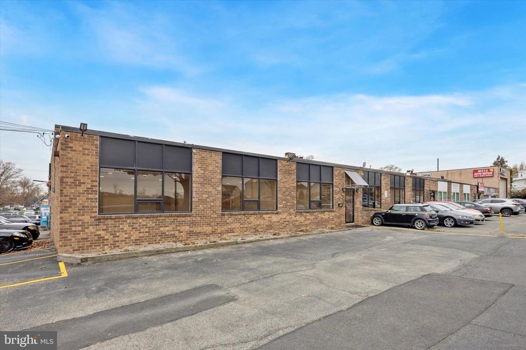 100 RED LION RD, Philadelphia, PA 19115