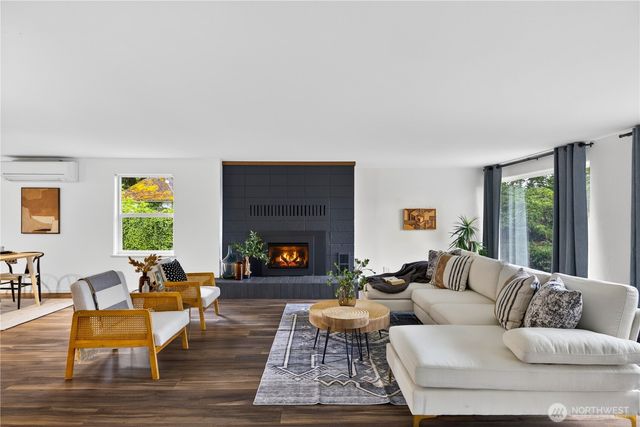 16907 Blodgett Rd, Mount Vernon, WA 98274