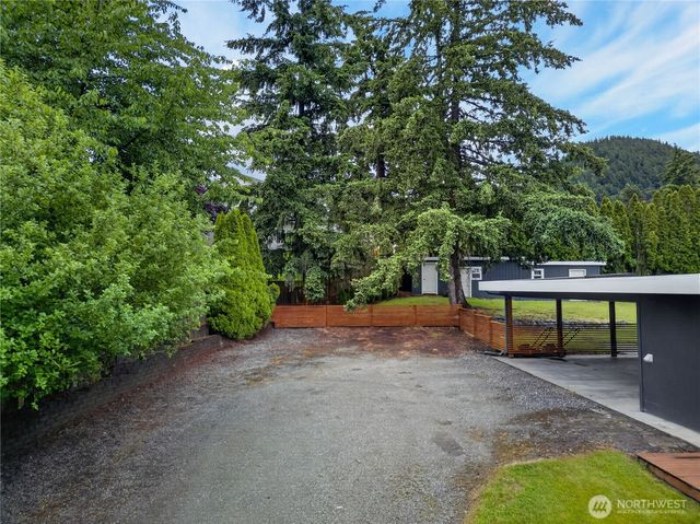 16907 Blodgett Rd, Mount Vernon, WA 98274