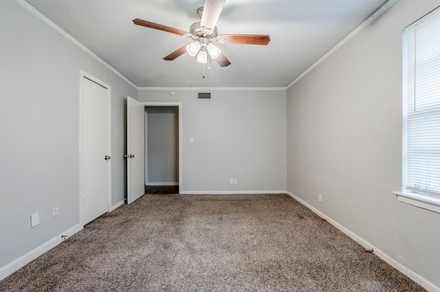 5729 Wales Avenue, Fort Worth, TX 76133