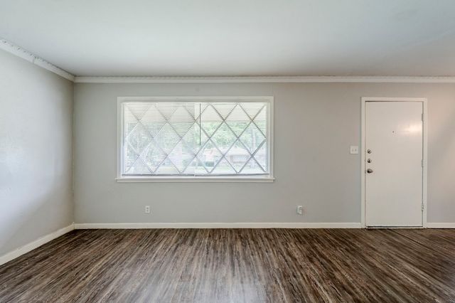 5729 Wales Avenue, Fort Worth, TX 76133