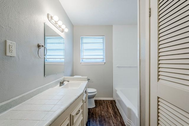 5729 Wales Avenue, Fort Worth, TX 76133