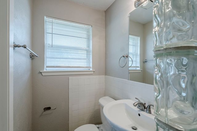 5729 Wales Avenue, Fort Worth, TX 76133