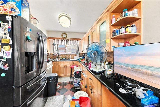 1405 E 233rd Street, Bronx, NY 10466