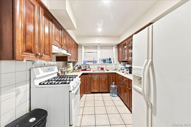1405 E 233rd Street, Bronx, NY 10466