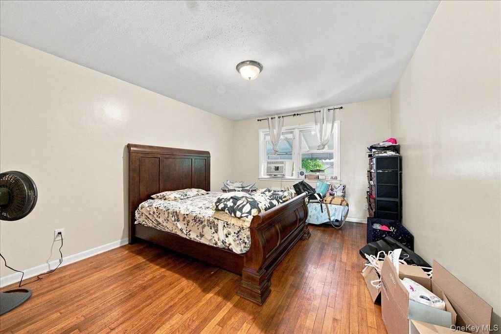 1405 E 233rd Street, Bronx, NY 10466 — photo 4