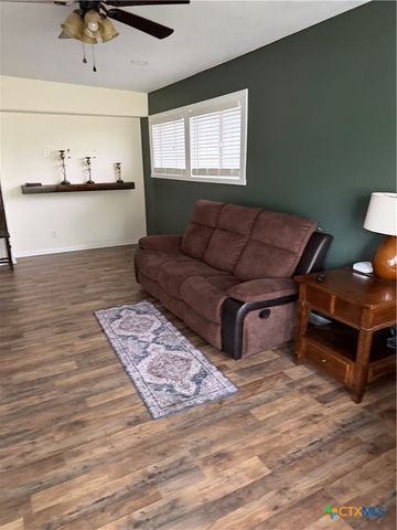 202 Bonham Street, Port Lavaca, TX 77979