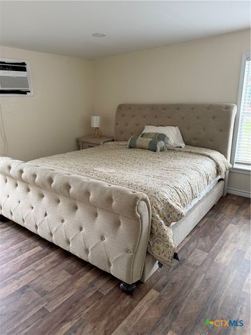 202 Bonham Street, Port Lavaca, TX 77979