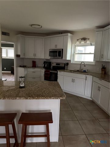 202 Bonham Street, Port Lavaca, TX 77979