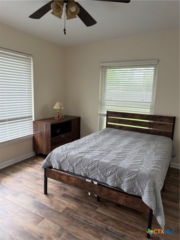 202 Bonham Street, Port Lavaca, TX 77979