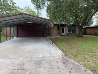 202 Bonham Street, Port Lavaca, TX 77979