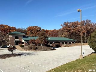 555 VALLEY VIEW Drive, Moline, IL 61265