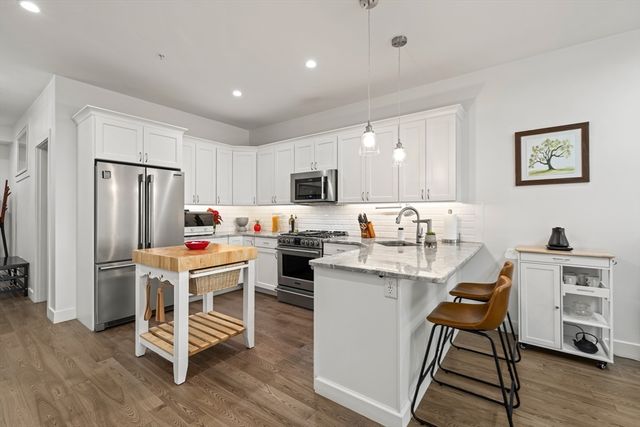 9 Independence Ave 307, Braintree, MA 02184