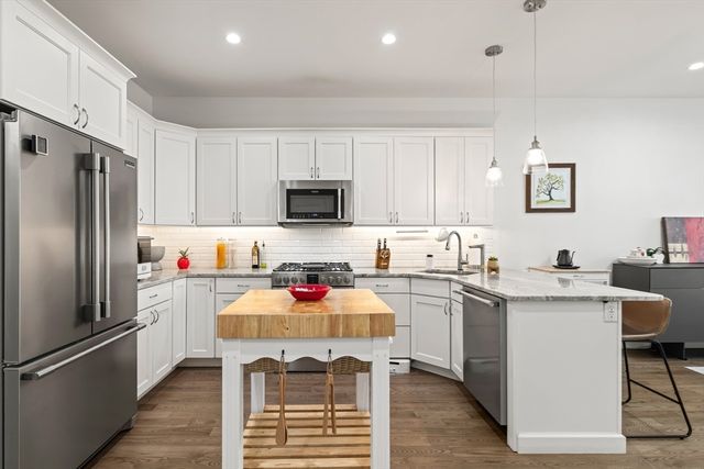 9 Independence Ave 307, Braintree, MA 02184