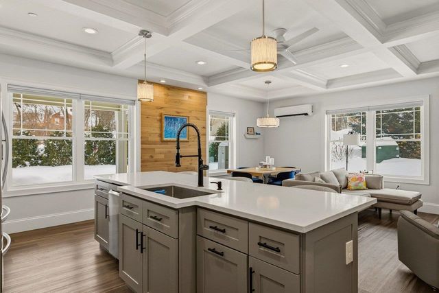 114 Saratoga Way Apt 1, Portsmouth, NH 03801