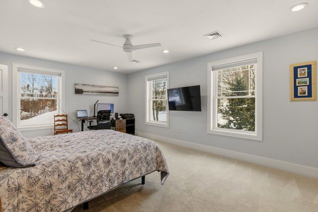 114 Saratoga Way Apt 1, Portsmouth, NH 03801